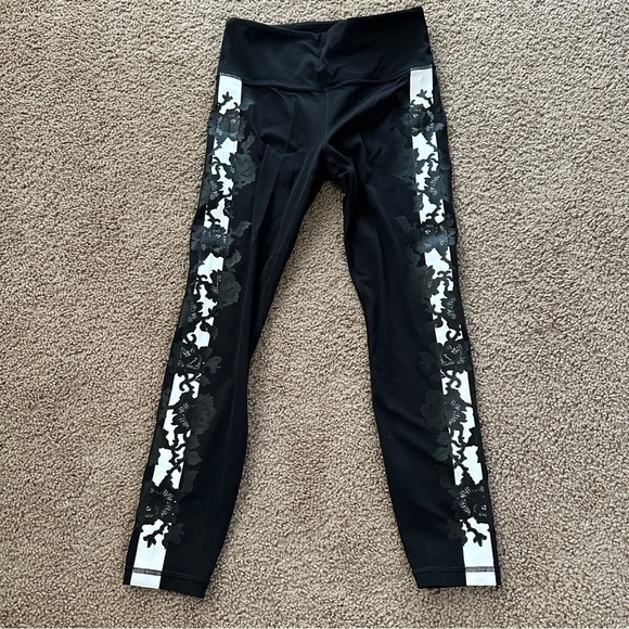 Athleta Women's Black & White Elation Rose Stripe 7/8 Tights in Powervita sz S - Picture 7 of 12